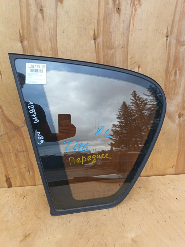 Стекло багажника Toyota Ipsum SXM10 3S-FE 2001 левое (б/у)