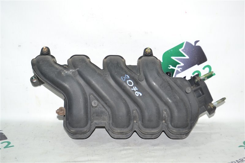 Коллектор впускной Toyota Corolla NZE121 1NZ 2001 (б/у)