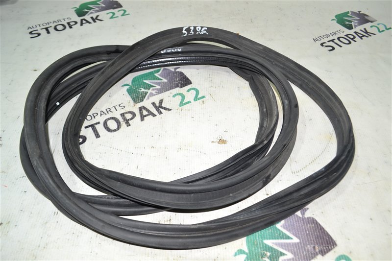 Уплотнитель багажника Toyota Corolla Runx NZE121 1NZ-FE 2006 (б/у)