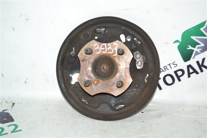 Ступица Toyota Corolla NZE121 1NZ-FE 2001 задняя (б/у)