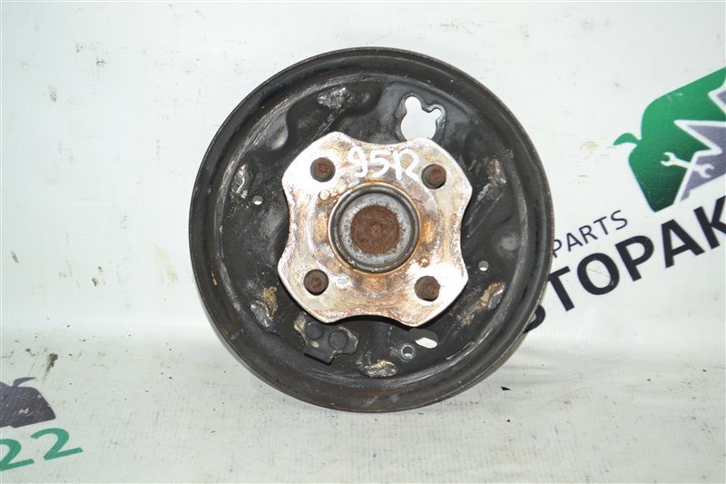 Ступица Toyota Corolla NZE121 1NZ 2002 задняя (б/у)