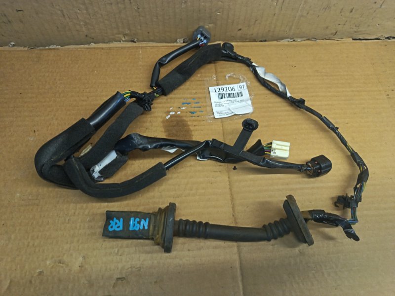 Проводка двери Mitsubishi Airtrek CU5W 4G69 2005 задняя правая (б/у)