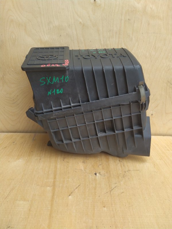 Корпус воздушного фильтра Toyota Ipsum SXM10 3S-FE 1999 (б/у)