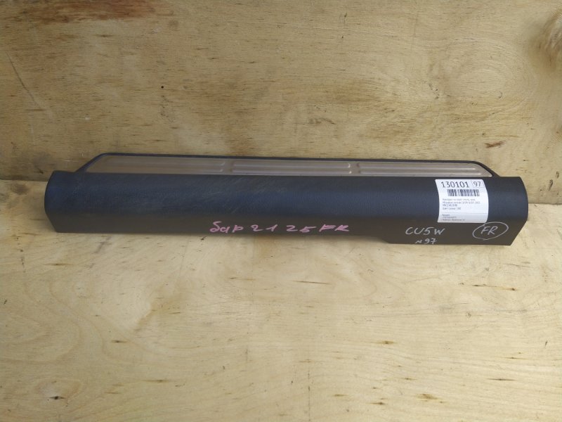 Накладка на порог Mitsubishi Airtrek CU5W 4G69 2005 передняя правая (б/у)
