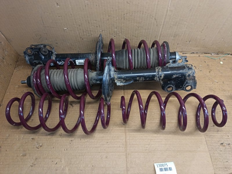 Стойки в сборе (комплект) Toyota Aqua NHP10 (б/у)