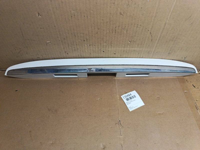 Накладка 5-й двери Toyota Harrier MCU35 1MZFE (б/у)