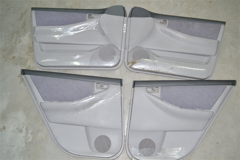 Обшивка дверей (Комплект) Toyota Corolla NZE121 1NZ 2001 (б/у)