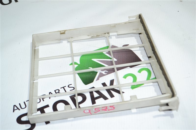 Рамка салонного фильтра Toyota Corolla NZE121 1NZ-FE 2005 (б/у)