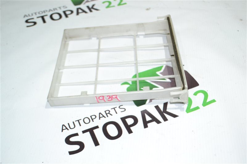 Рамка салонного фильтра Toyota Corolla NZE124 1NZ-FE 2000 (б/у)