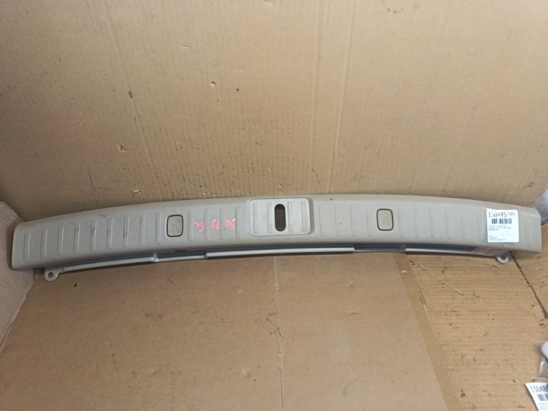Накладка замка багажника Toyota Harrier GSU35 2GR-FE 2007 (б/у)