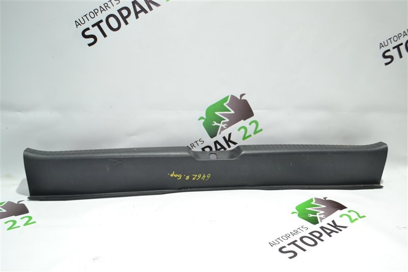 Накладка петли замка багажника Toyota Corolla Spacio NZE121 1NZ 2002 (б/у)