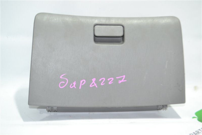 Бардачок Toyota Corolla NZE121 1NZ 2001 (б/у)