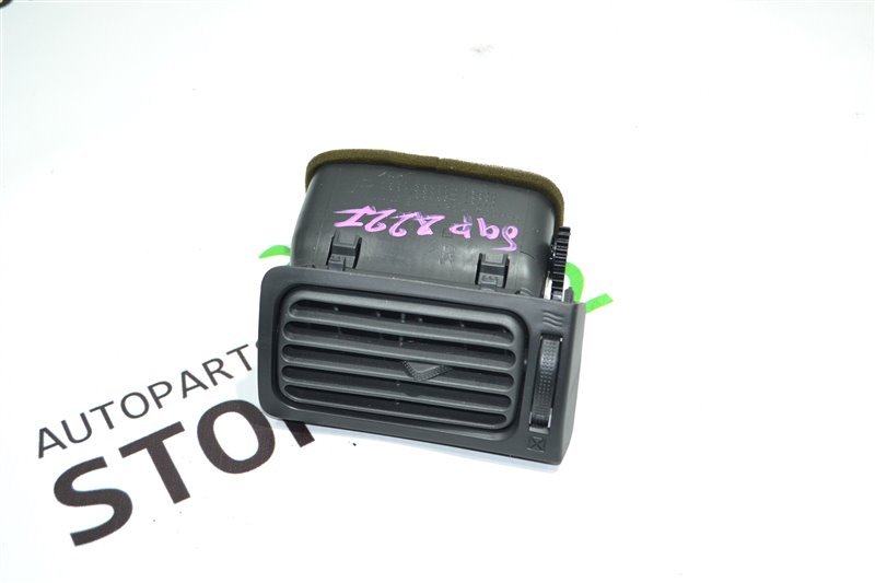 Воздуховод с торпедо Toyota Corolla NZE121 1NZ 2001 правый (б/у)