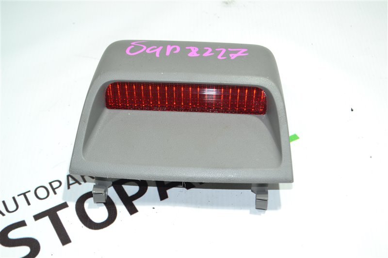 Стоп-сигнал Toyota Corolla NZE121 1NZ 2001 (б/у)