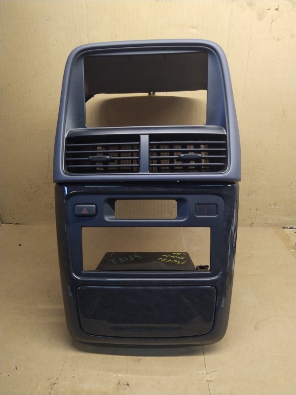 Консоль магнитофона Toyota Ipsum SXM10 3SFE 2000 (б/у)
