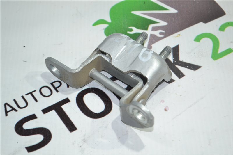 Петля двери нижняя Toyota Corolla NZE124 1NZ 2005 задняя правая (б/у)