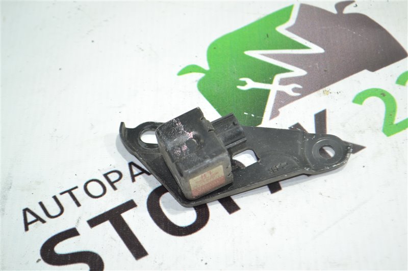 Датчик airbag Toyota Corolla NZE124 1NZ 2005 передний левый (б/у)