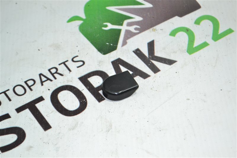 Заглушка на полозья сидений Toyota Corolla NZE124 1NZ 2005 (б/у)