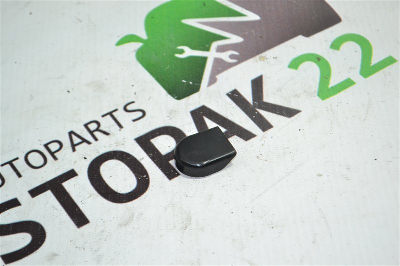 Заглушка на полозья сидений Toyota Corolla NZE124 1NZ 2005 (б/у)