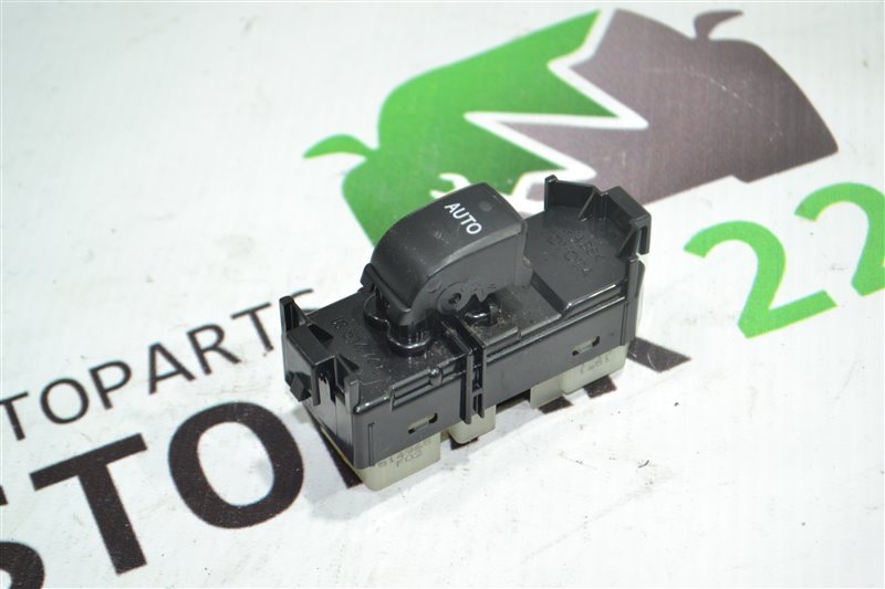 Кнопка стеклоподъемника Toyota Corolla NZE124 1NZ 2005 (б/у)