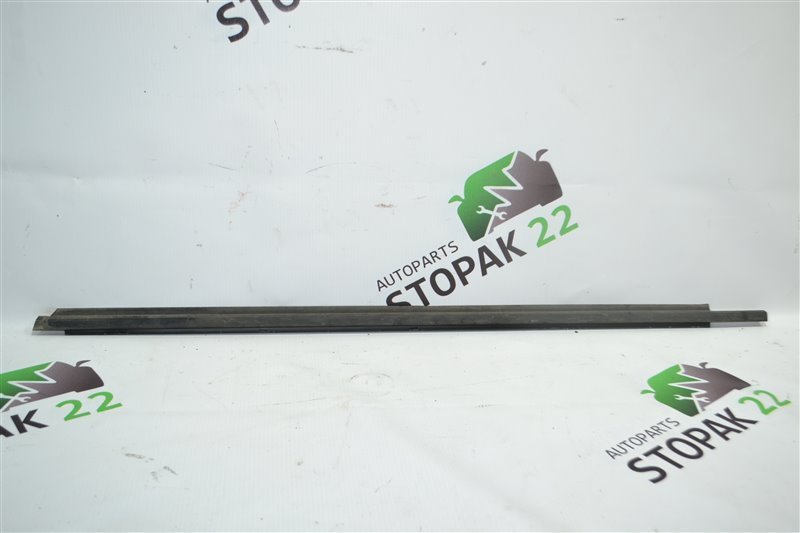 Молдинг стекла Toyota Corolla NZE124 1NZ 2005 передний левый (б/у)