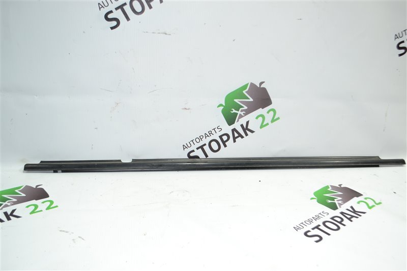 Молдинг стекла Toyota Corolla NZE124 1NZ 2005 задний правый (б/у)