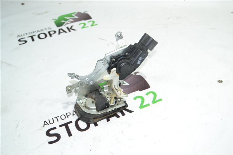Замок двери Toyota Corolla NZE124 1NZ 2005 задний правый (б/у)