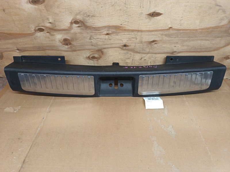 Накладка замка багажника Mitsubishi Airtrek CU5W 4G69 2005 (б/у)