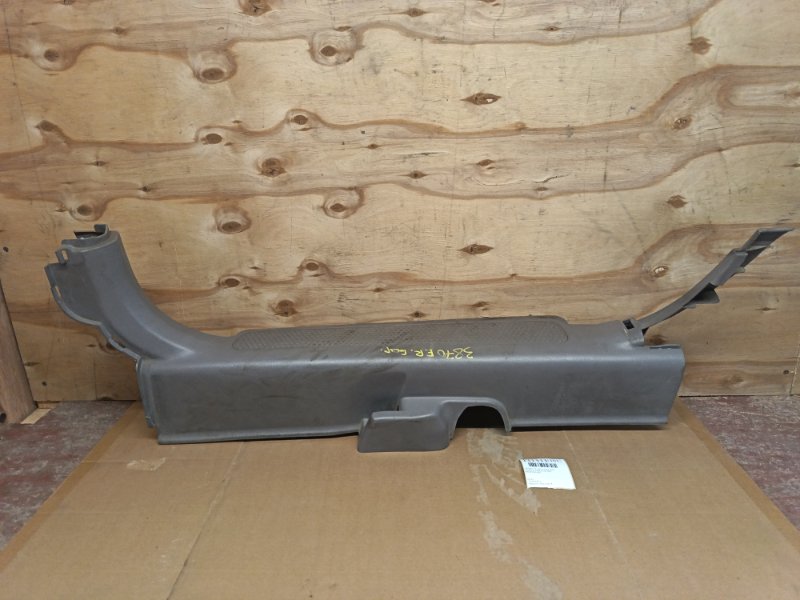 Накладка на порог Honda CR-V RD1 B20B 2001 передняя правая (б/у)