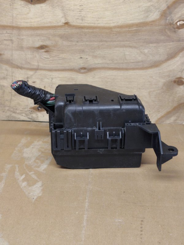 Блок предохранителей Mitsubishi Airtrek CU5W 4G69 2005 (б/у)
