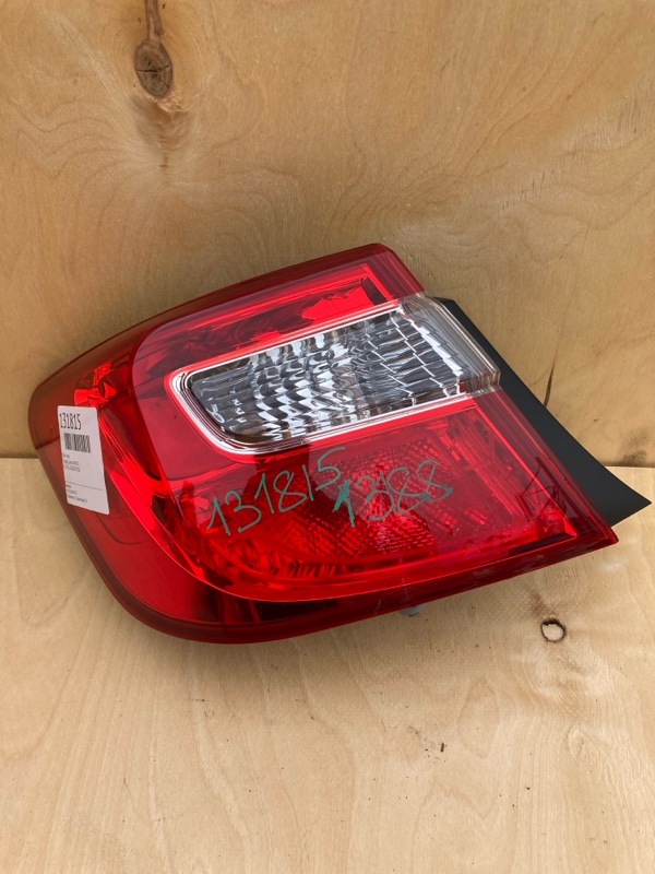 Стоп Toyota Camry AVV50 левый (б/у)