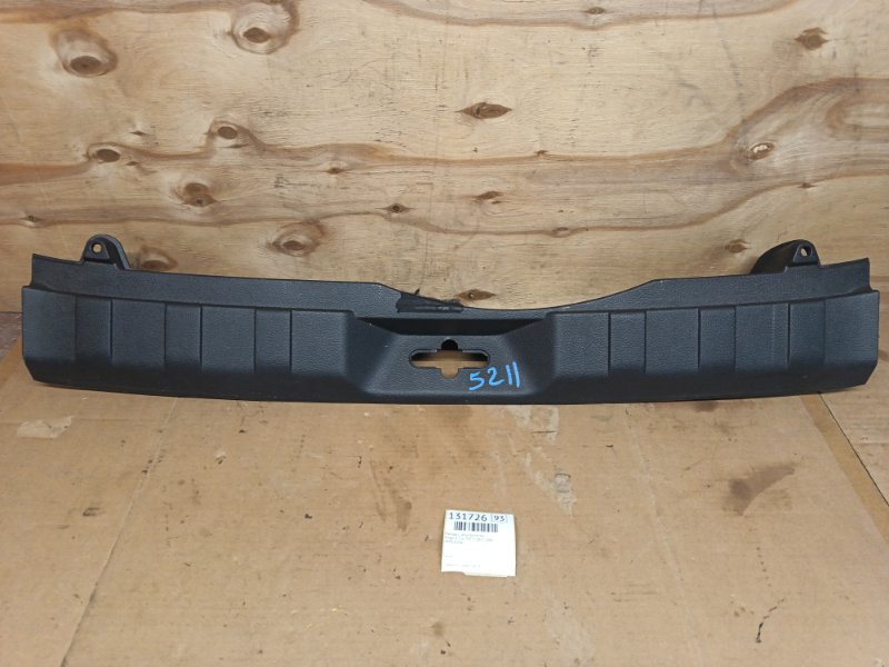 Накладка замка багажника Nissan X-Trail TNT31 QR25 2008 (б/у)