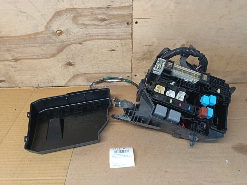 Блок предохранителей Toyota Wish ZGE21 3ZR-FAE 2009 (б/у)