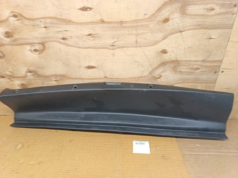 Накладка замка багажника Toyota Vista ZZV50 1ZZ-FE 2002 (б/у)