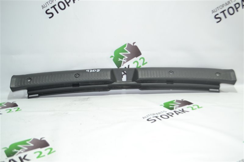 Накладка петли замка багажника Toyota Fielder ZZE122 2002 (б/у)