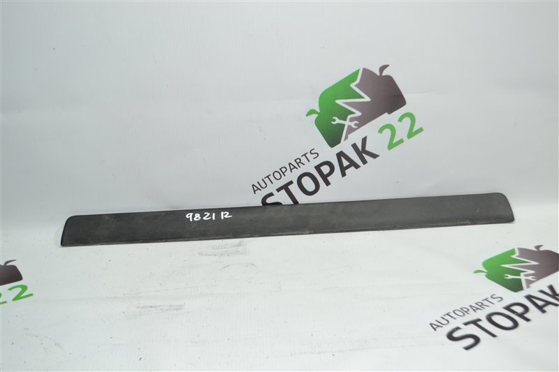 Накладка на порог Toyota Fielder NZE121 1NZ 2002 передняя правая (б/у)
