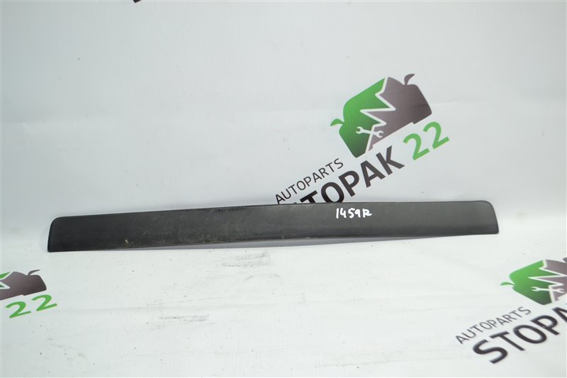 Накладка на порог Toyota Fielder NZE121 2003 передняя правая (б/у)