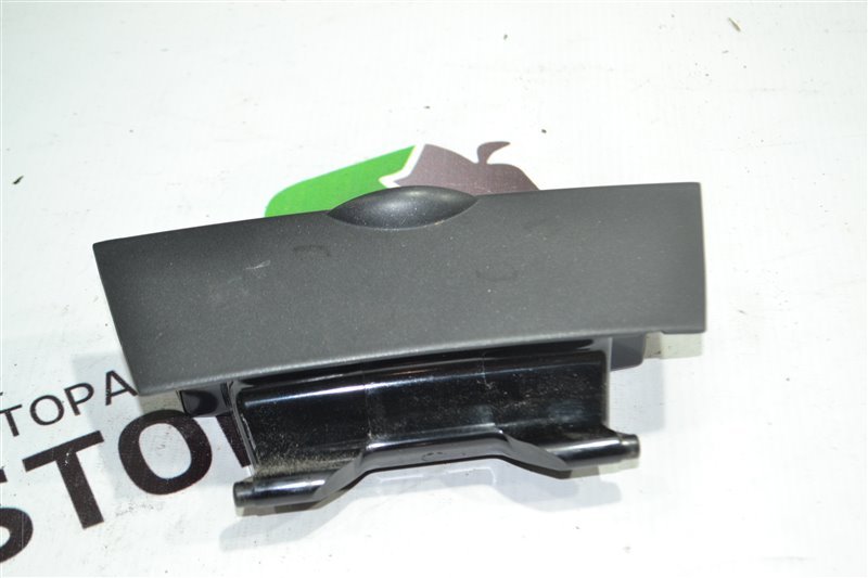 Пепельница Toyota Fielder NZE121 1NZ 2002 (б/у)