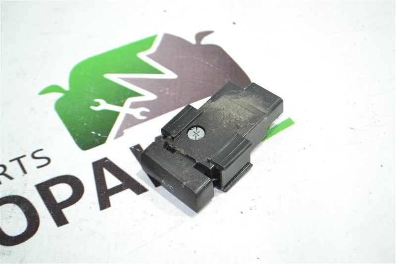 Кнопка включения кондиционера Toyota Fielder NZE121 1NZ 2002 (б/у)