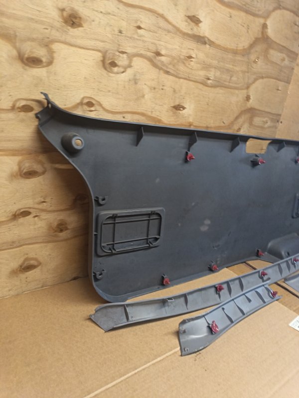 Обшивка двери багажника Toyota Ipsum SXM10 3SFE 1999 (б/у) Обшивка двери багажника Toyota Ipsum SXM10 3SFE 1999 (б/у)