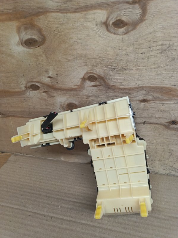 Блок управления климат-контролем Toyota Wish ZGE21 3ZR-FAE 2009 (б/у) Блок управления климат-контролем Toyota Wish ZGE21 3ZR-FAE 2009 (б/у)