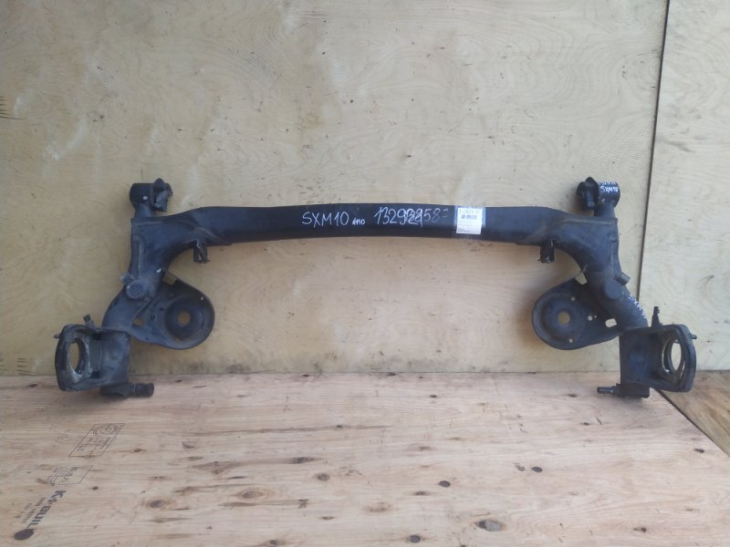 Балка поперечная Toyota Ipsum SXM10 3SFE 2000 задняя (б/у)