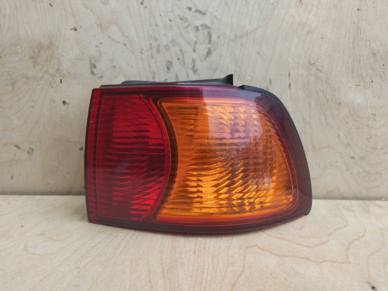 Стоп Toyota Ipsum SXM10 3SFE 1999 задний правый (б/у)