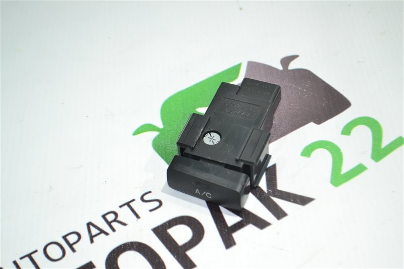 Кнопка включения кондиционера Toyota Corolla NZE121 1NZ 2001 (б/у)