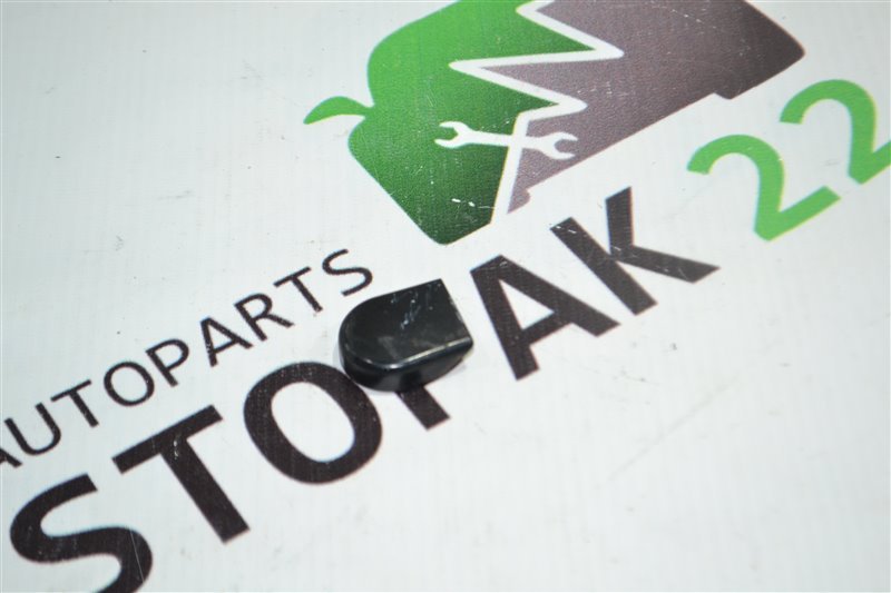 Заглушка гайки дворника Toyota Corolla NZE121 1NZ 2001 (б/у)