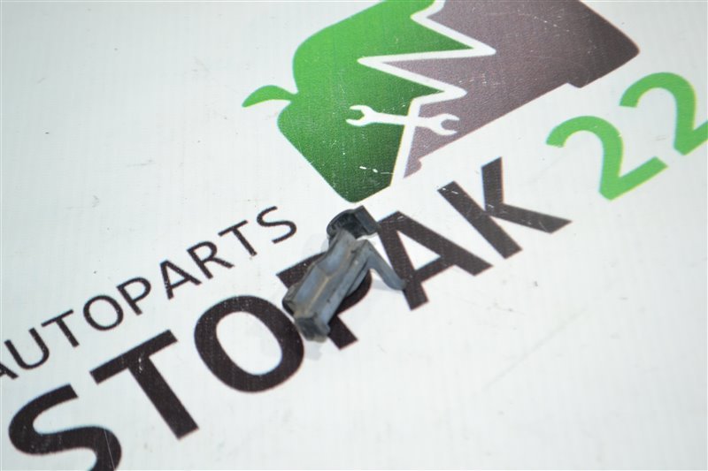 Клипса упора капота Toyota Corolla NZE124 1NZ 2005 (б/у)