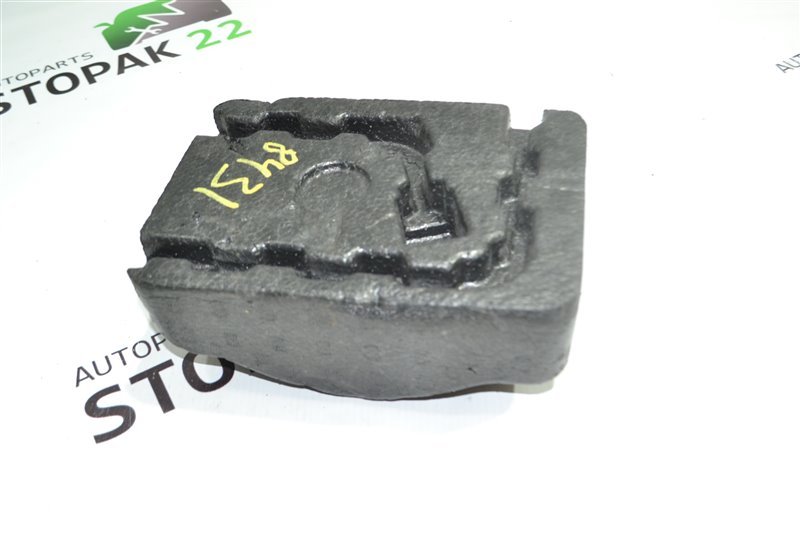 Подушка запасного колеса Toyota Corolla NZE121 1NZ-FE 2005 (б/у)