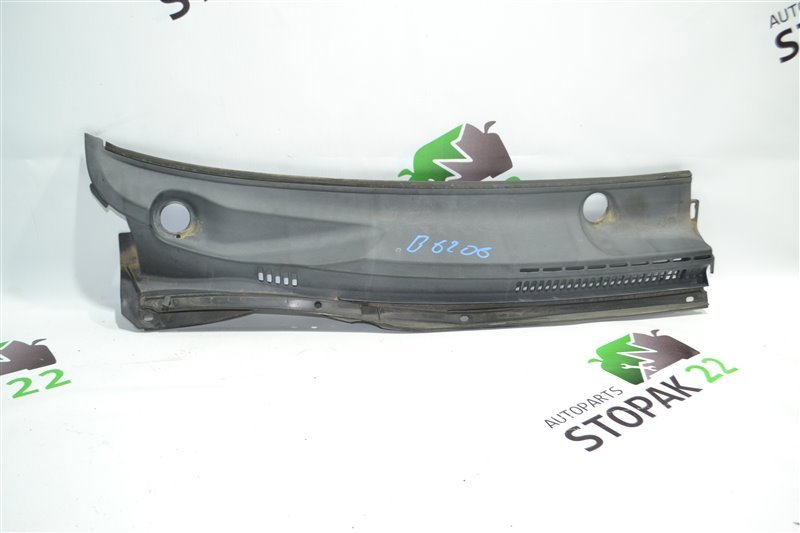 Решетка под дворники Toyota Corolla NZE121 1NZ 2002 правая (б/у)