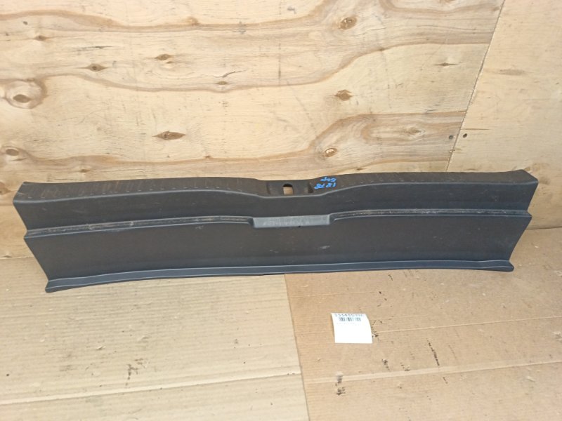 Накладка замка багажника Toyota Wish ZGE21 3ZR-FAE 2009 (б/у)