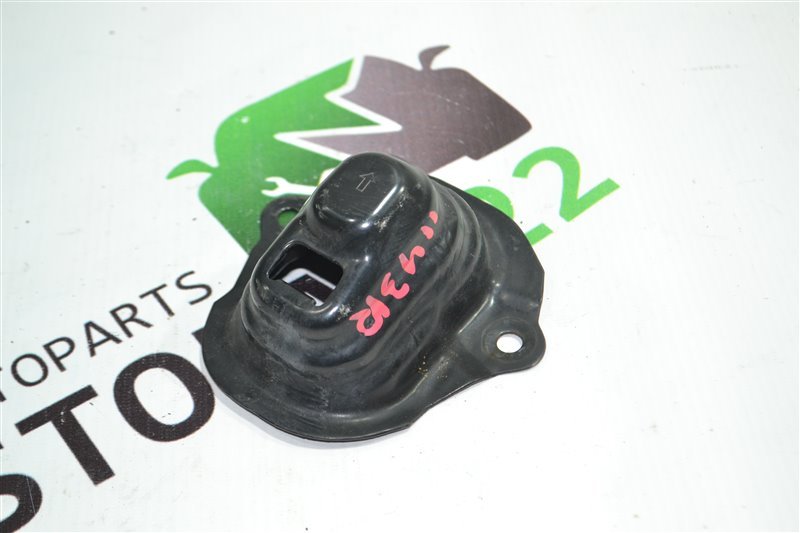 Кронштейн бампера заднего Toyota Corolla NZE121 1NZ 2001 (б/у)